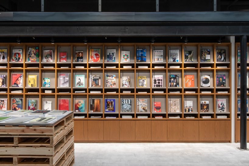 bunkitsu-bookstore-tokyo-designboom-3-818x545.jpg